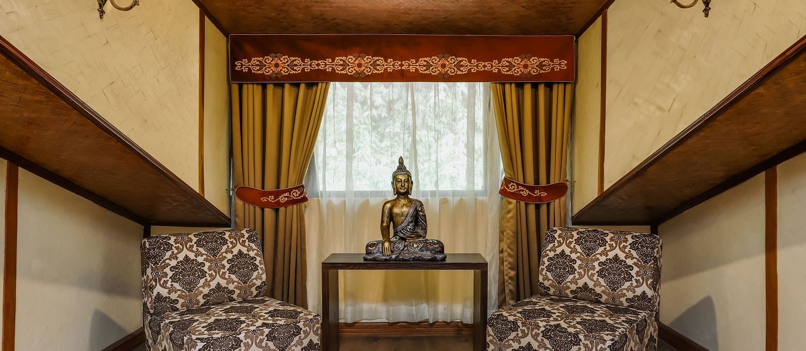 waiting area of our spa in Darjeeling