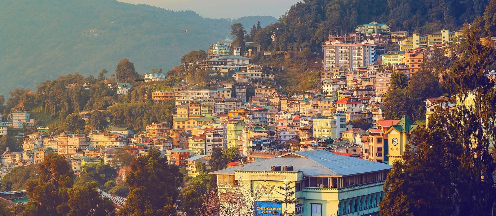 A panoramic bird eye view of Gangtok 2