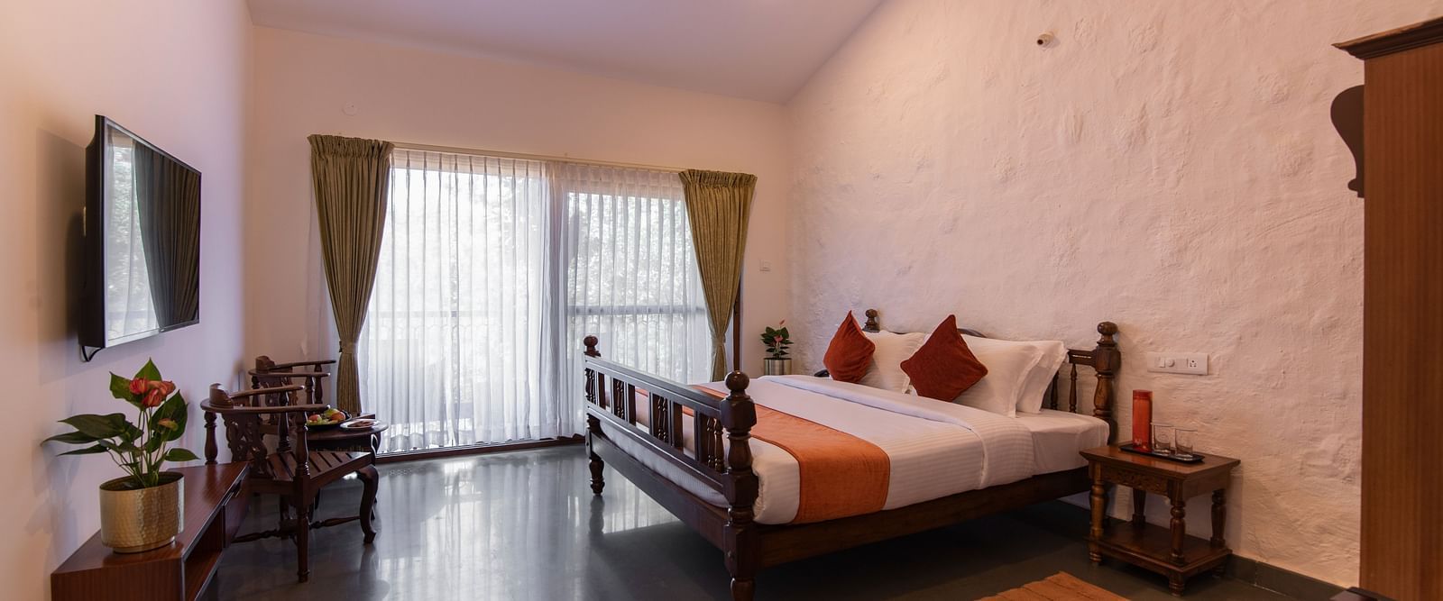 bedroom with large windows - Tapovana, Sakleshpura