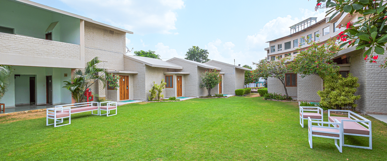 Rajwada Cottage Outside