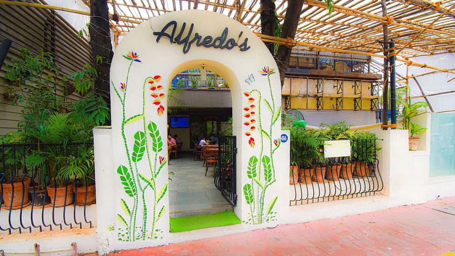 entrance of Alfredo's