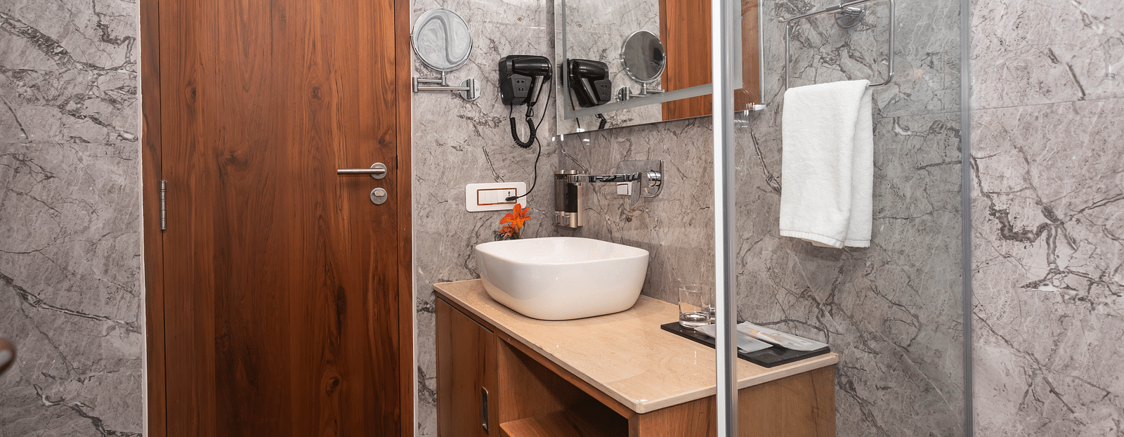 An image of a Washroom with toiletries - The Belvedere Himalayan Retreat, McLeodganj