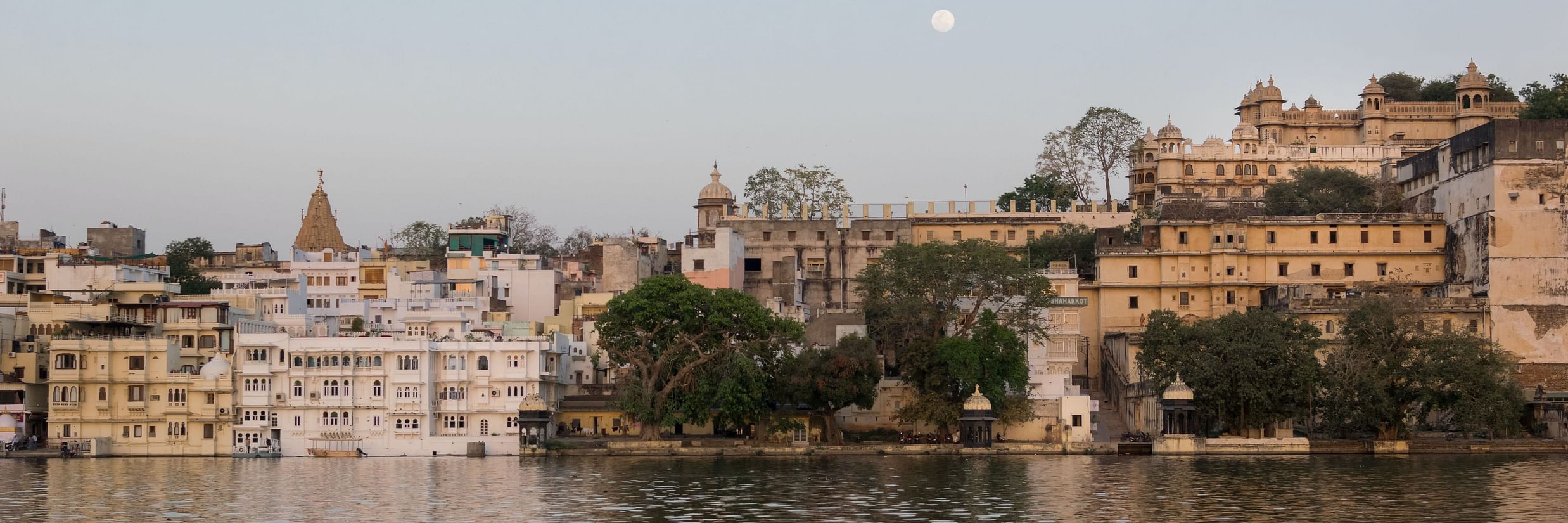 Monument and temples in Udaipur near the mesmerising lake 