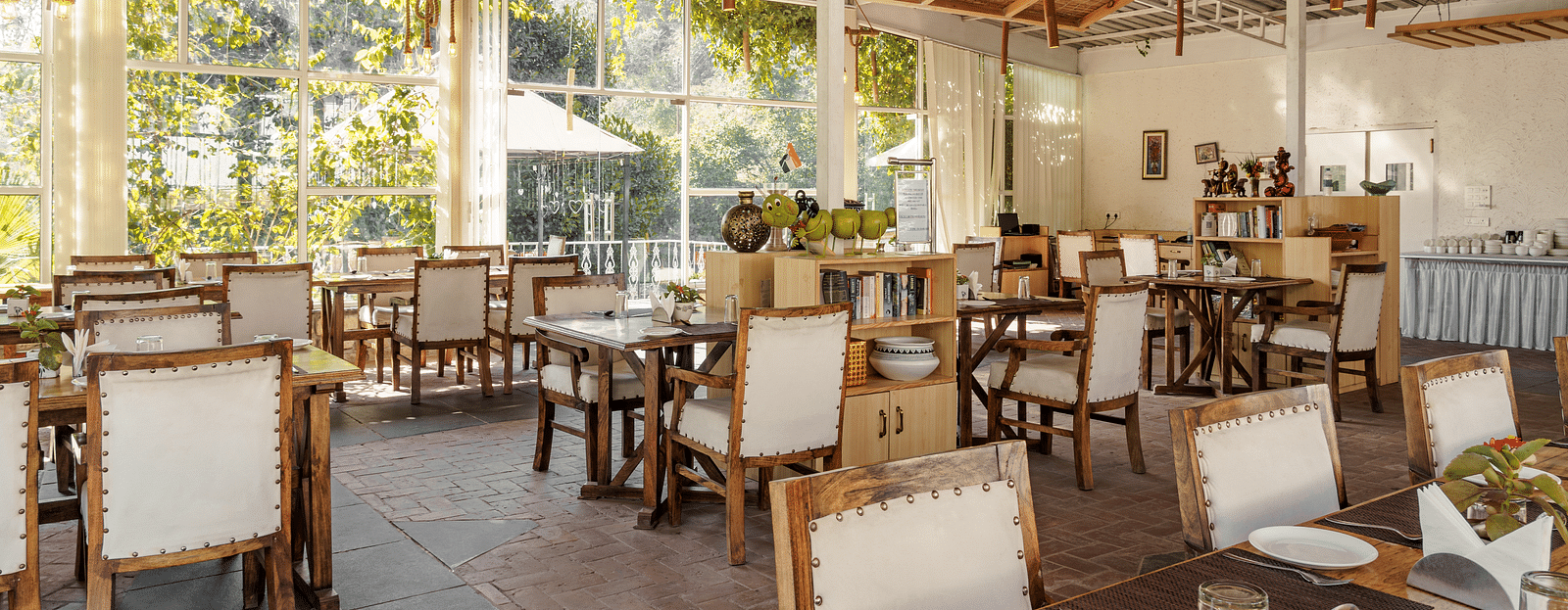 Dining setting of Bread and Brook at the Sylvan Retreat, Dehradun.