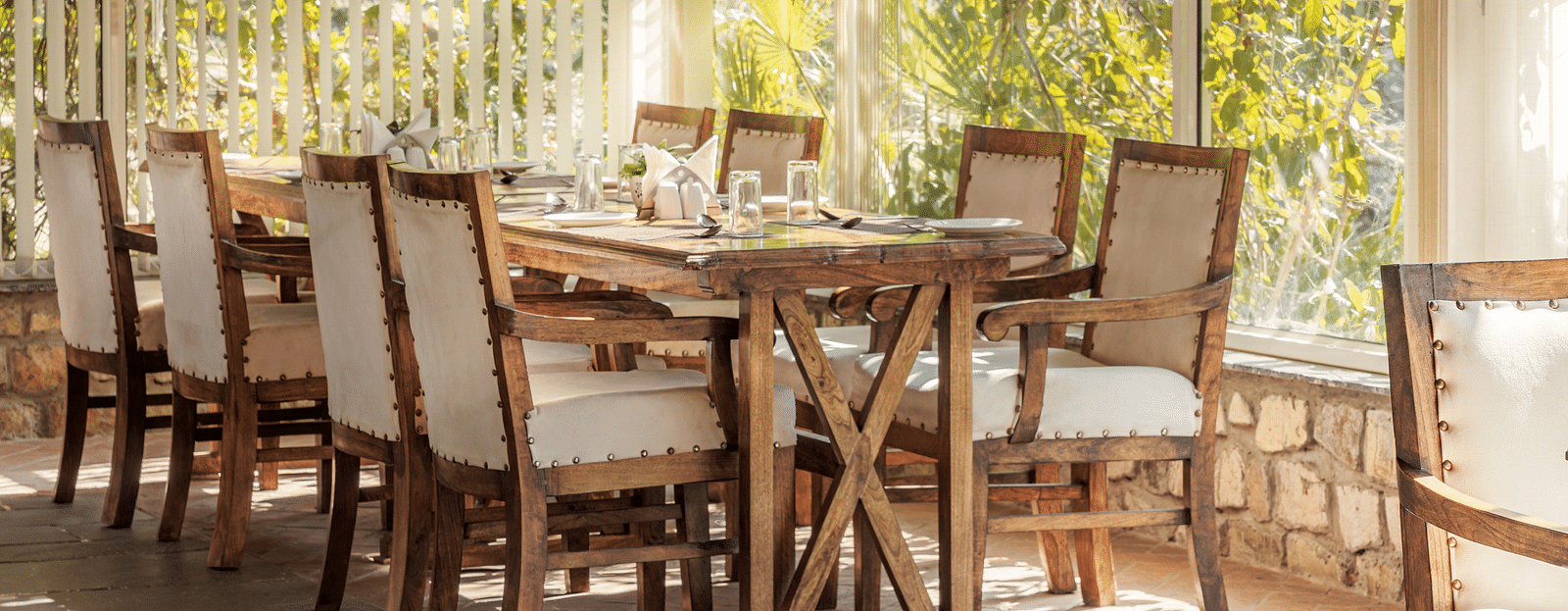 Dining setting of Bread and Brook at the Sylvan Retreat, Dehradun.