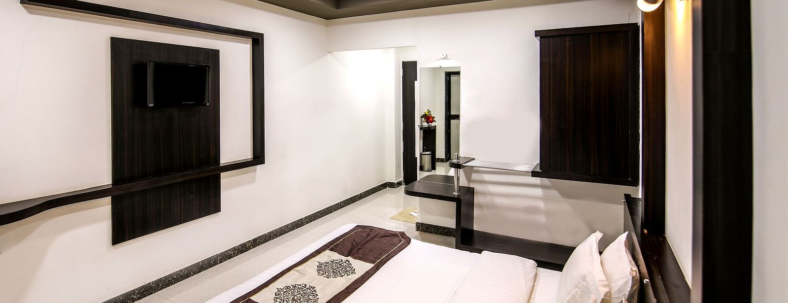 Standard room at Saavaj Resort with a double bed and a wardrobe