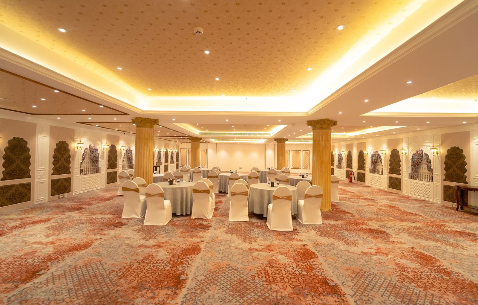 Grand ballroom with opulent lighting and luxurious carpeting - Kaldan Samudra Palace