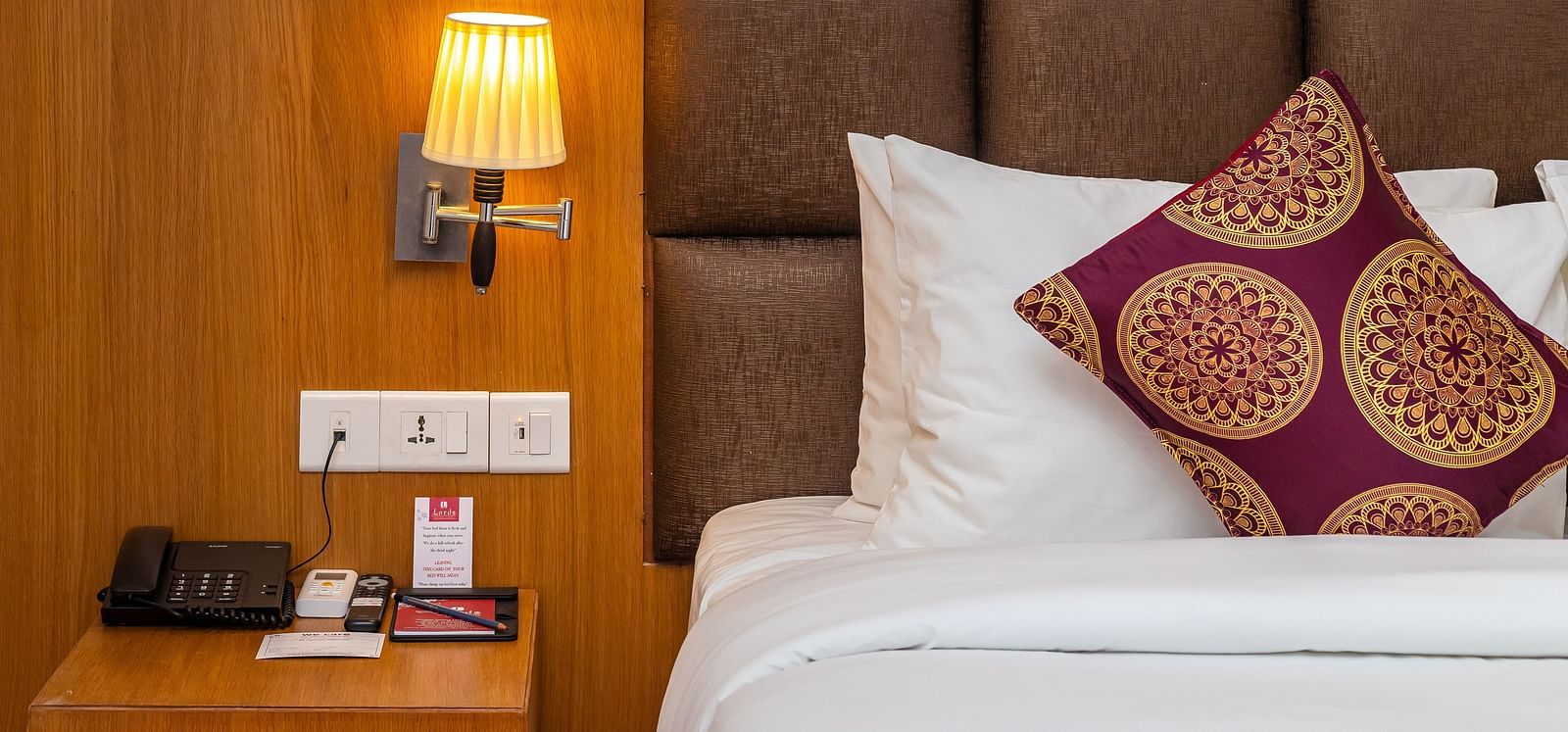 Deluxe King Room Image Number 9