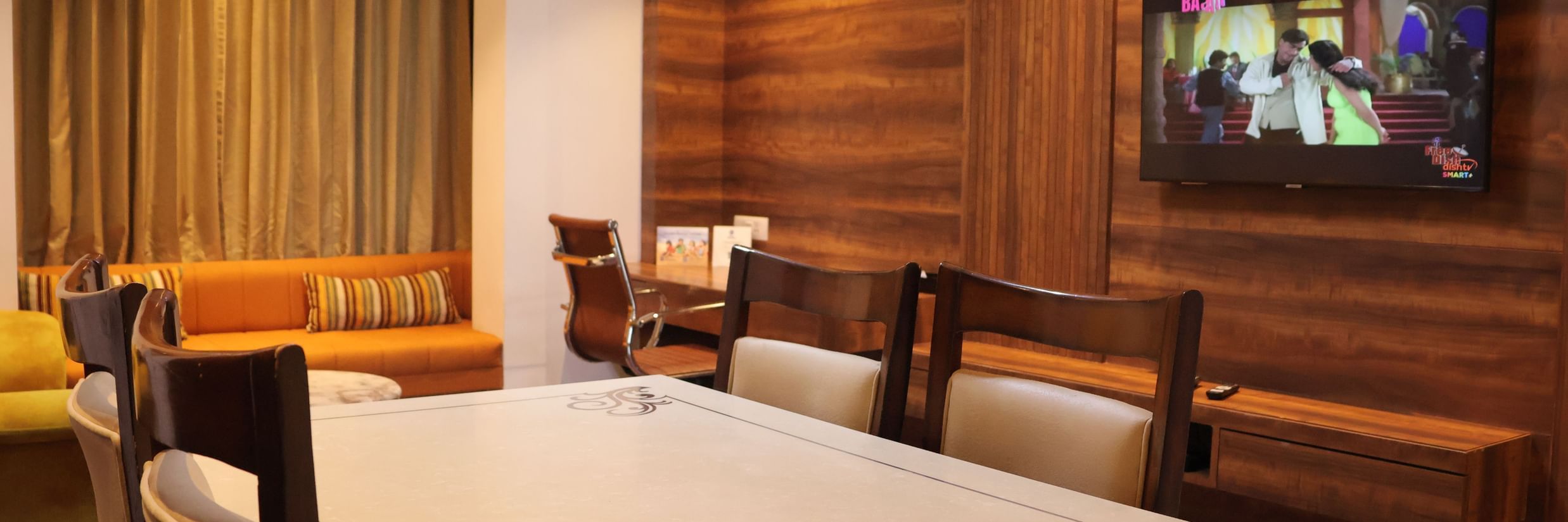Suite Dining Area