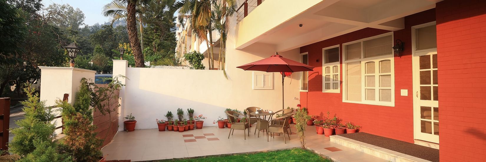 Garden overlooking the cottage - Lamrin Boutique Cottages Rishikesh
