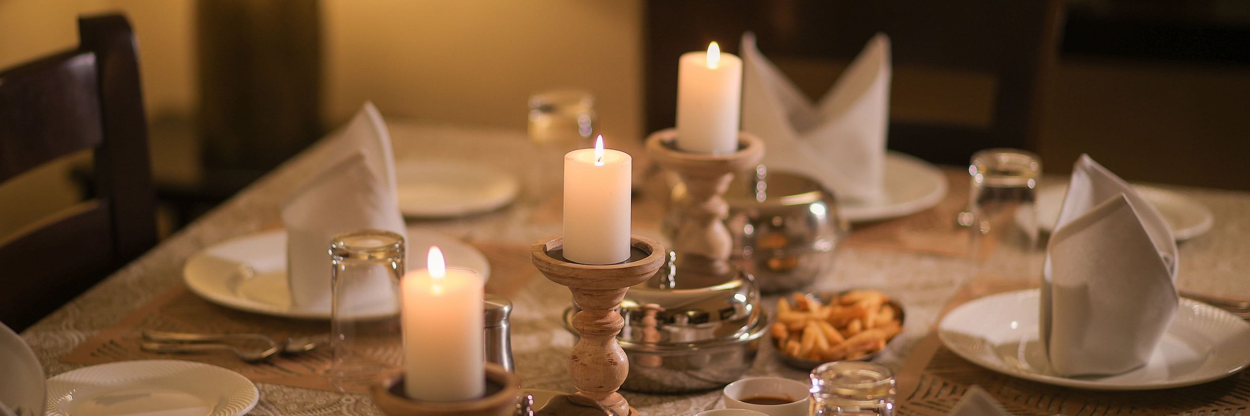The dining table prepped for a meal - Lamrin Boutique Cottages Rishikesh