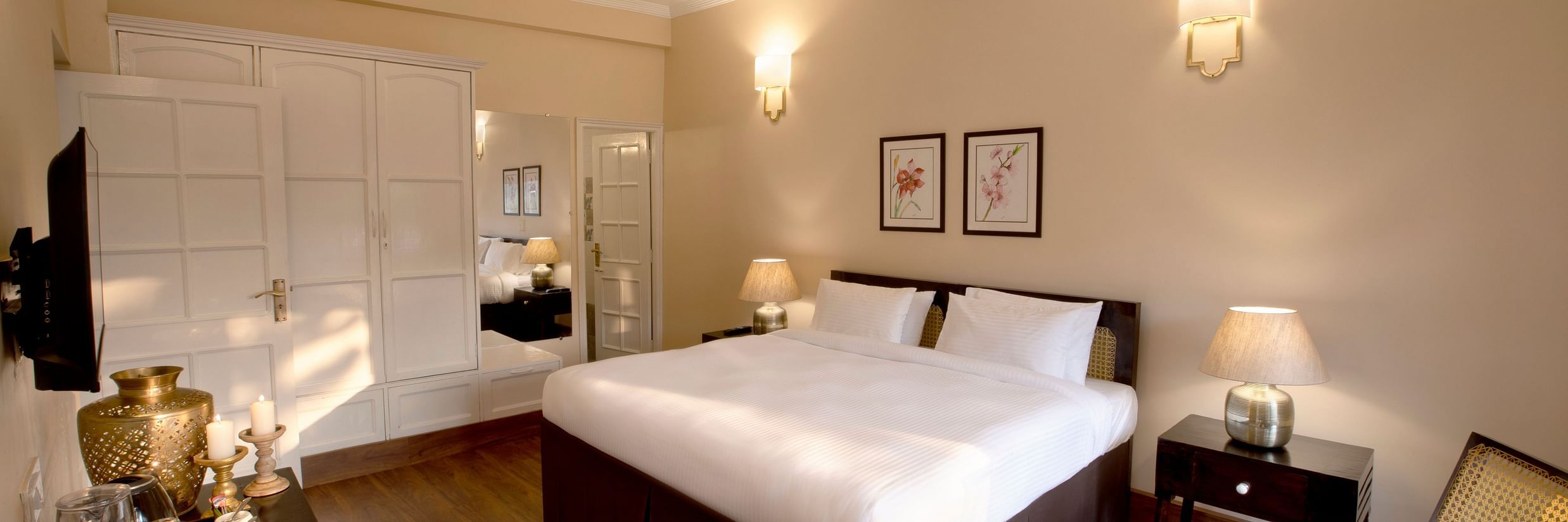 Super Deluxe room is decorated with pleasant hues and modern designs - Lamrin Boutique Cottages Rishikesh