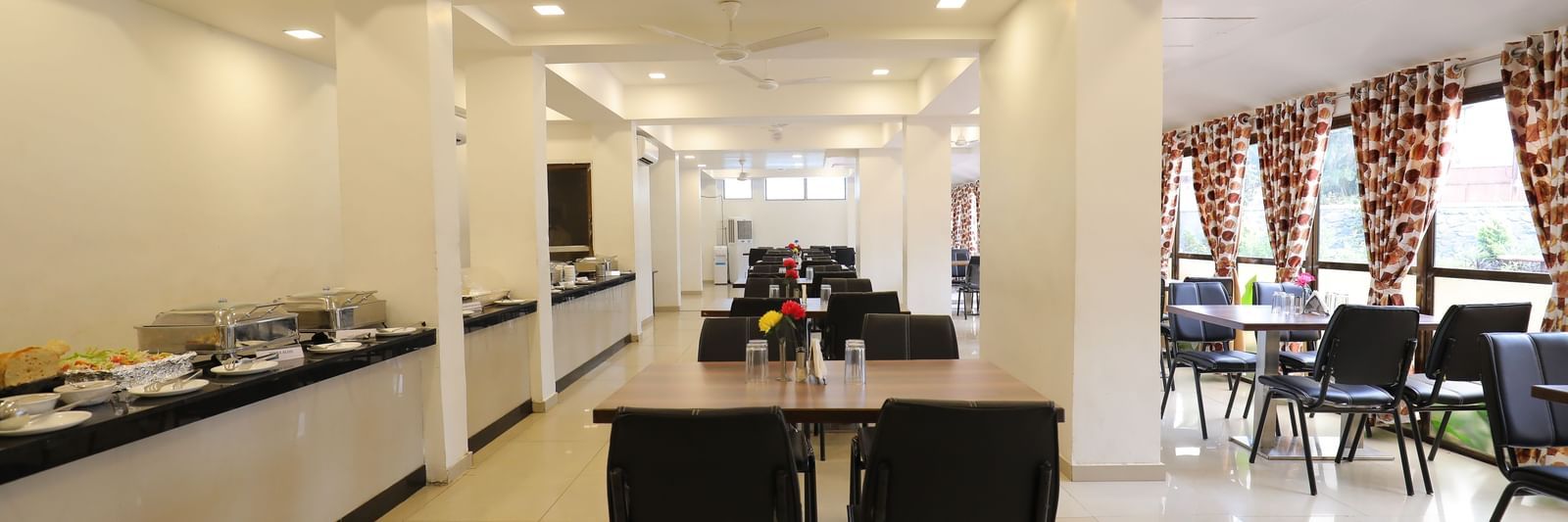 One row of the dining tables in the Darbar Restaurant, placed beside the buffet section, at Highland Resort.