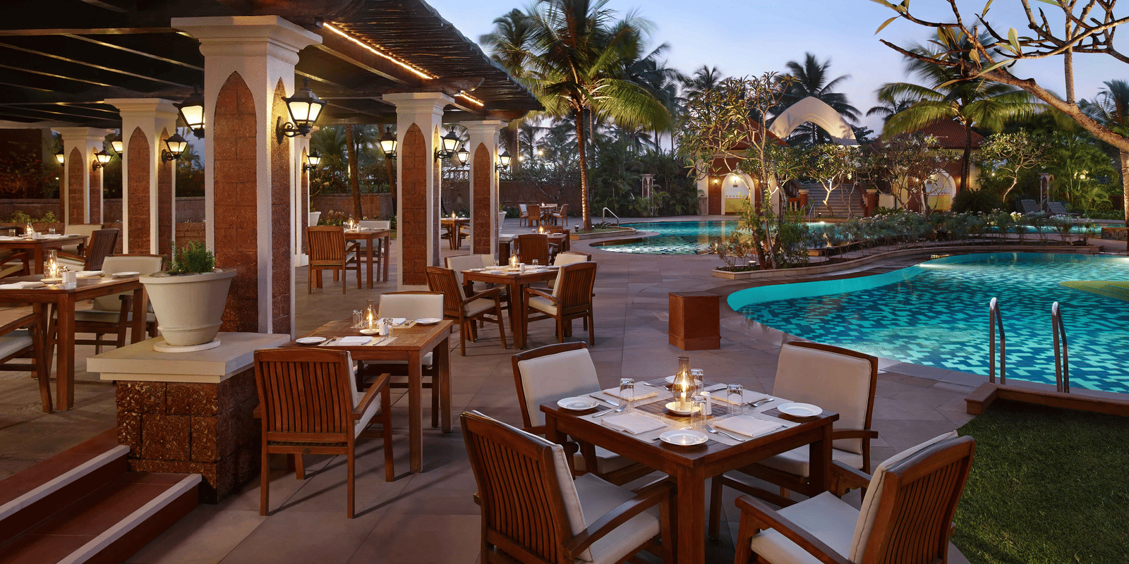 al fresco dining at Castaways restaurant at Caravela Beach Resort - Restaurants in South Goa