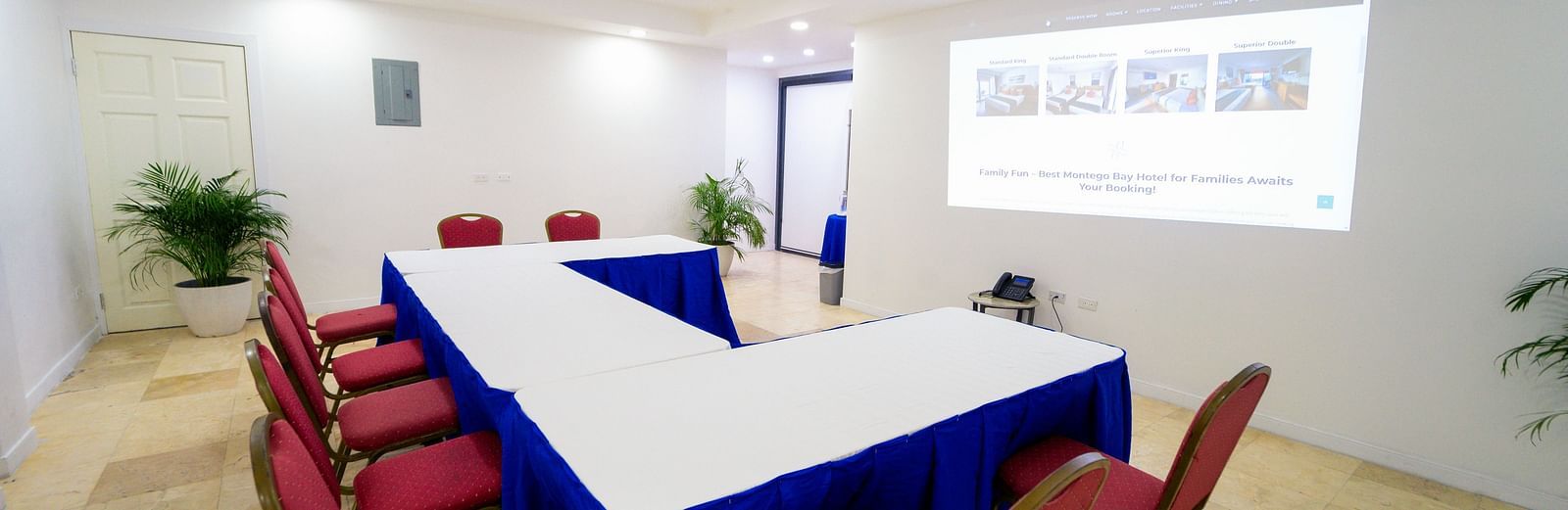 A spacious conference room in Montego Bay with projector and bright lighting - Hotel 39, Jamaica (Montego Bay)