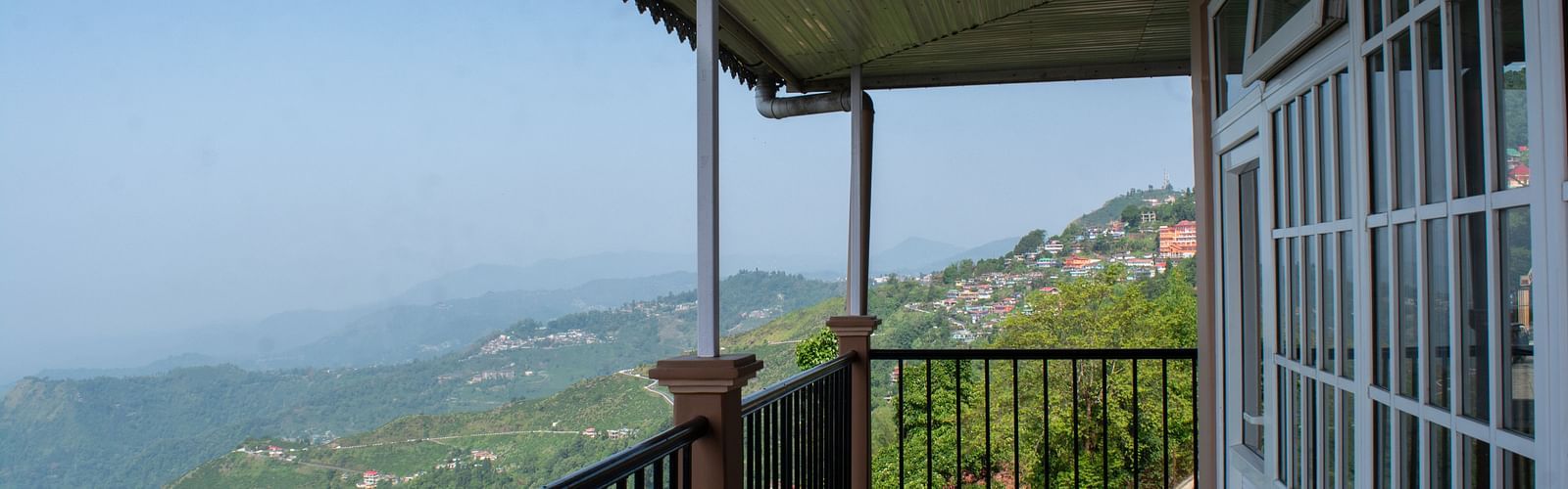Balcony over looning the lush mountians at the Windy house