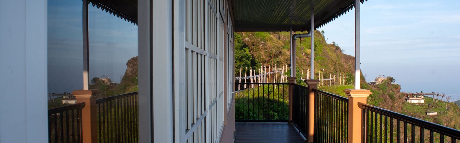 A balcony with a backdrop of the Himalayas at Avianna Windy House Wellness Retreat & Spa