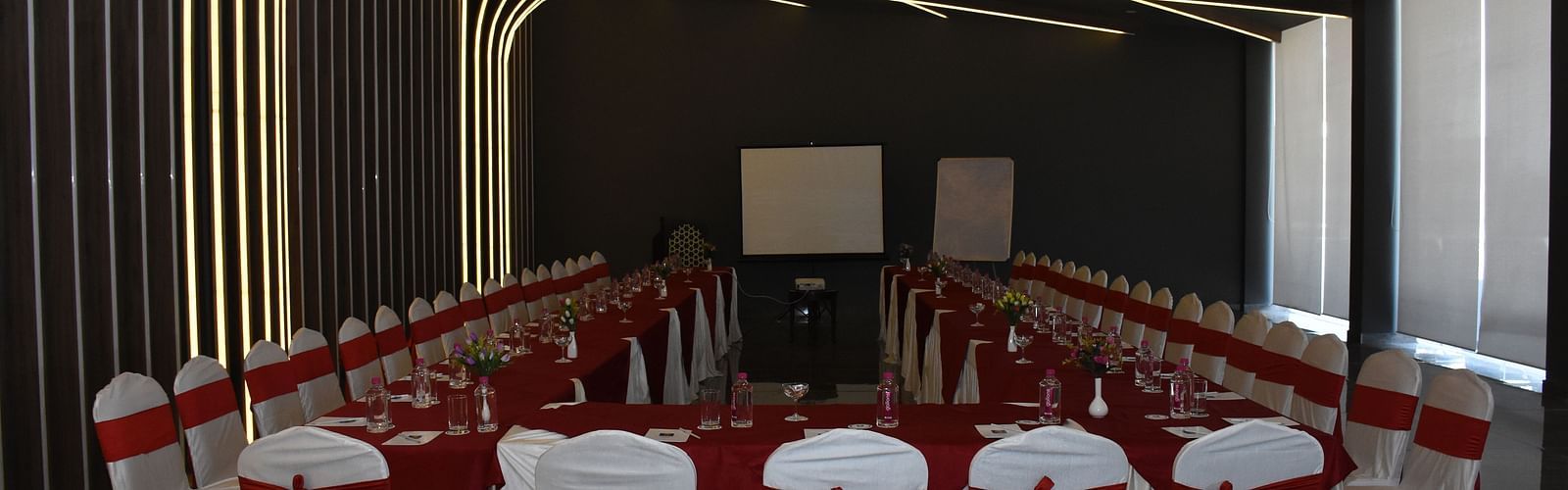 banquet hall at the comfort inn sapphire, jaipur