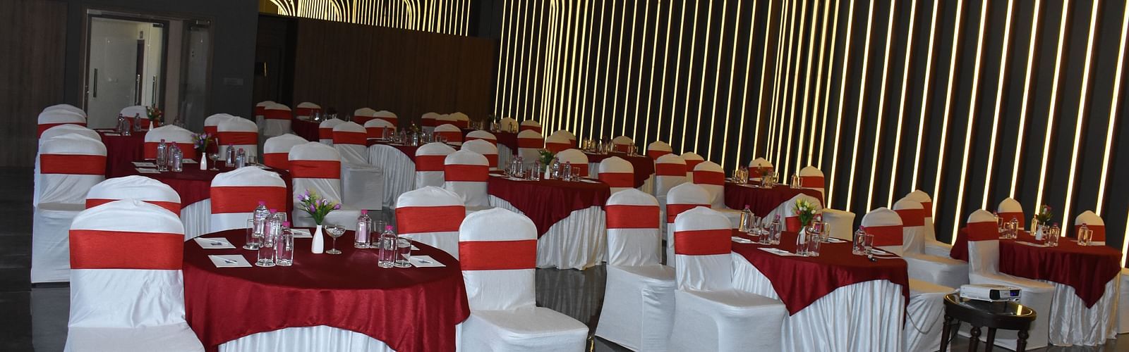 banquet hall at the comfort inn sapphire, jaipur
