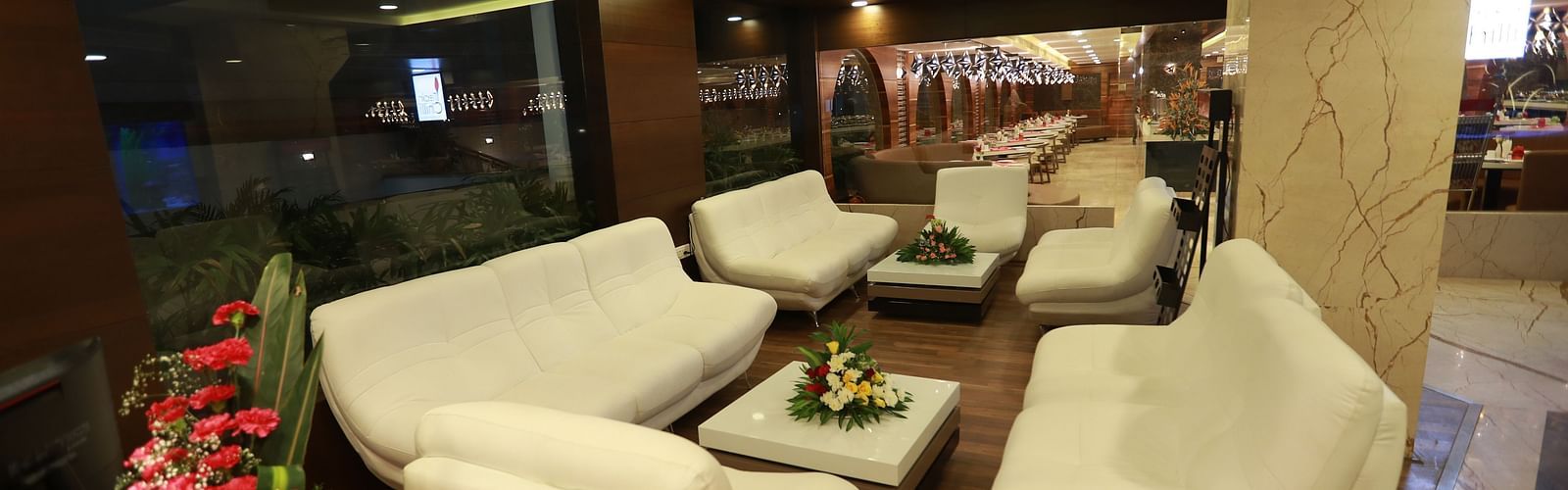 a living area with multiple sofas and chairs to sit - Hotel Park Elanza, Chennai