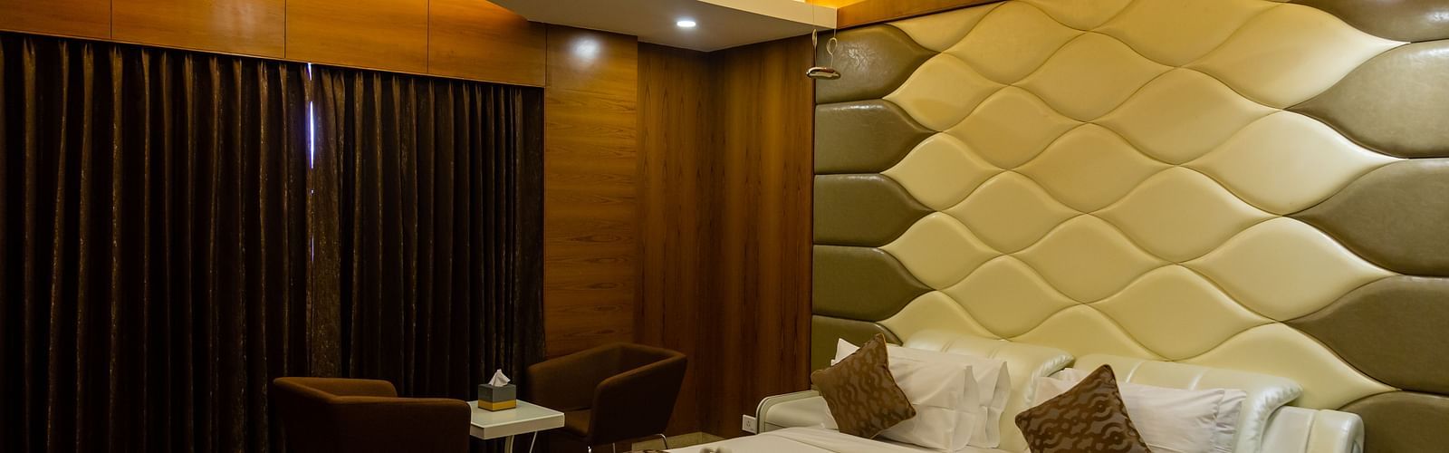 a bedroom with a false ceiling with overhead lighting and blackout curtains - Hotel Park Elanza, Chennai