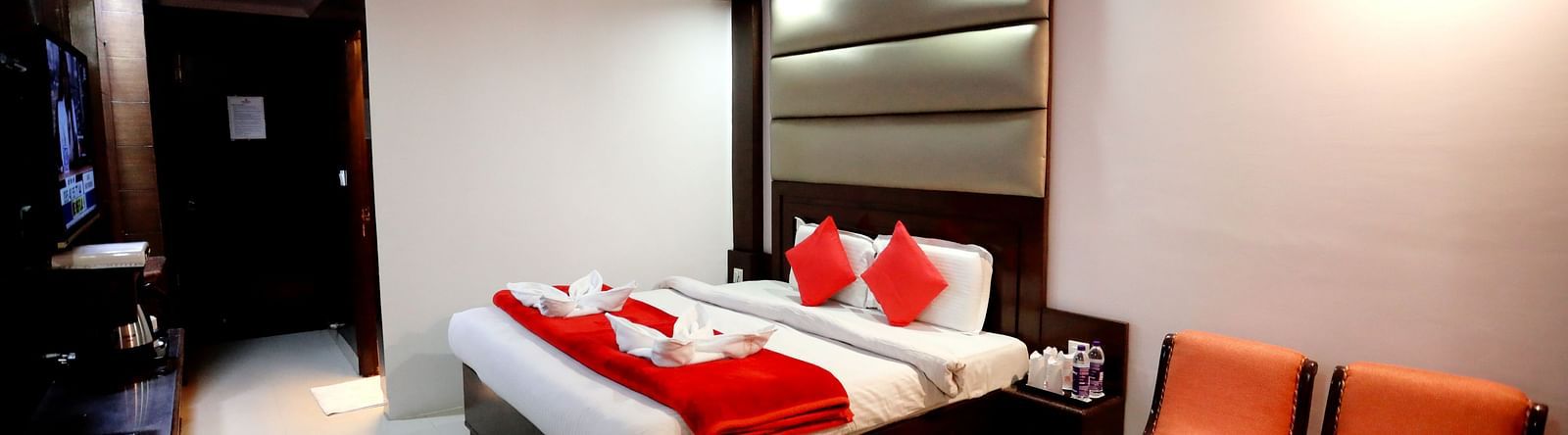 Image of a room with a bed and a seating area on the side at Amara Hill Queen, Mussoorie.