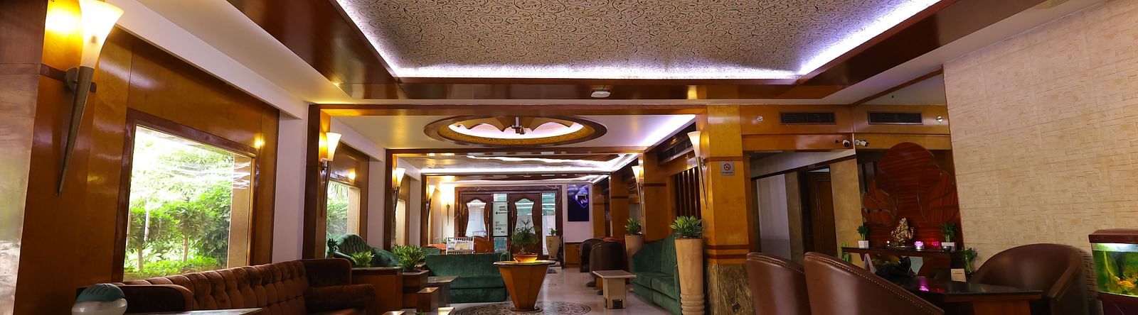 Image of the lobby of Hotel Amar with sofas and chair