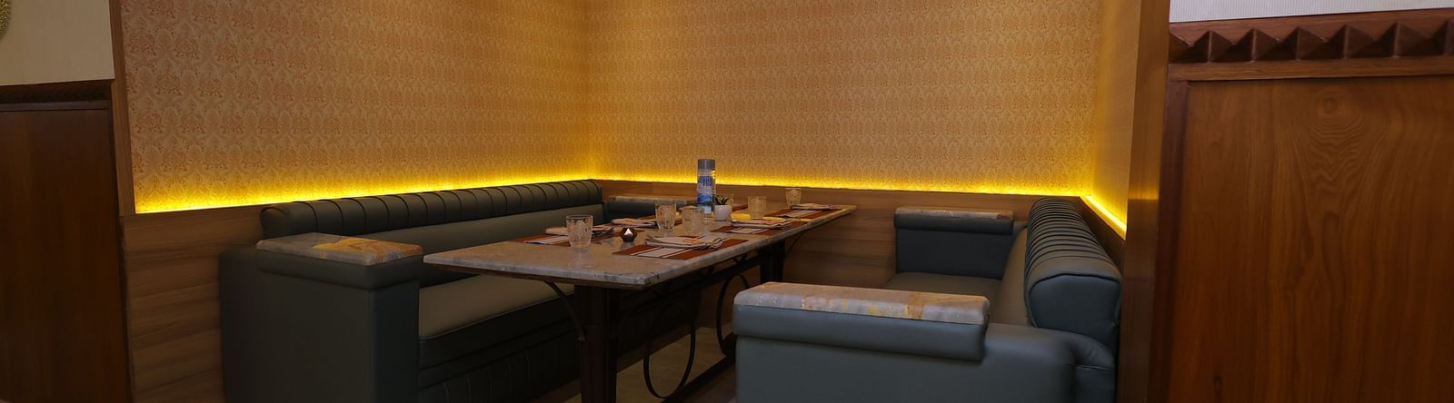 Image of Anam restaurant of Hotel Amar with sofas and tables arranged 