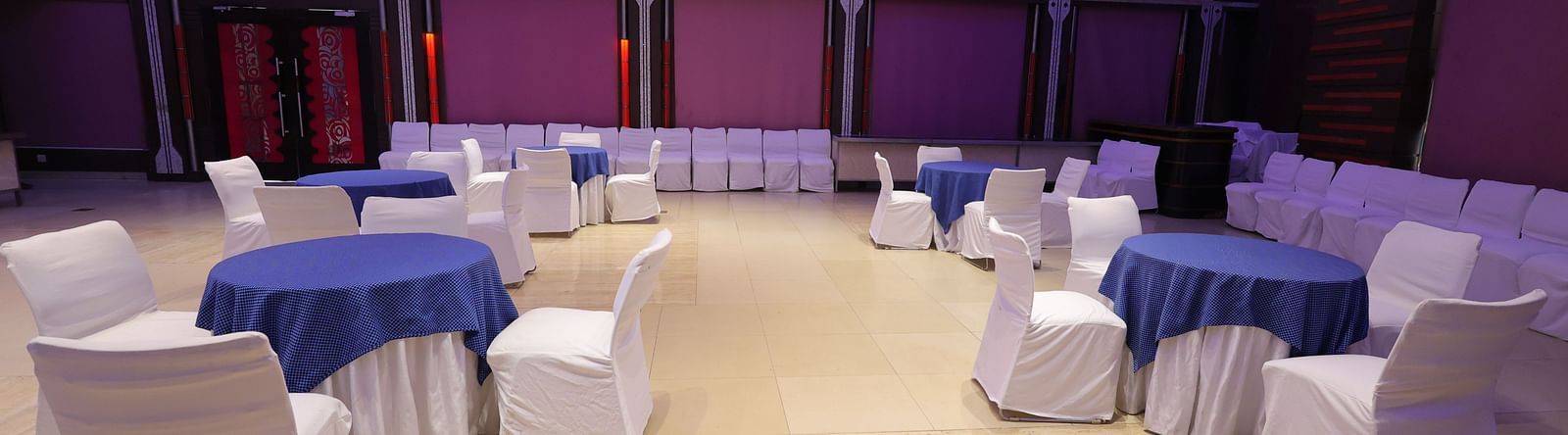 Image of Amar Mahal of hotel Amar with cluster seating arrangement 