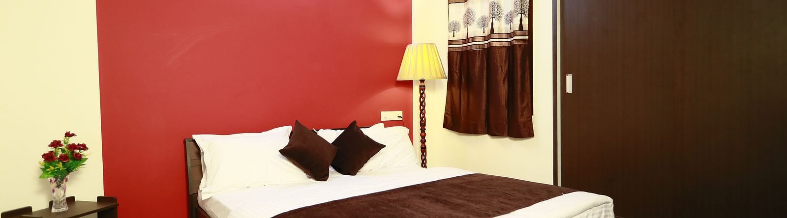 A queen size bed in a room at Tranquil ABS Orchid Serviced Apartments
