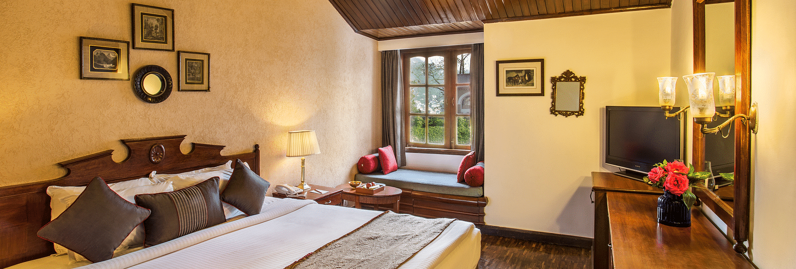 the Rear View Duplex Rooms with a bed and wooden flooring and roofing and featuring the table and chairs with the balcony next to the bed