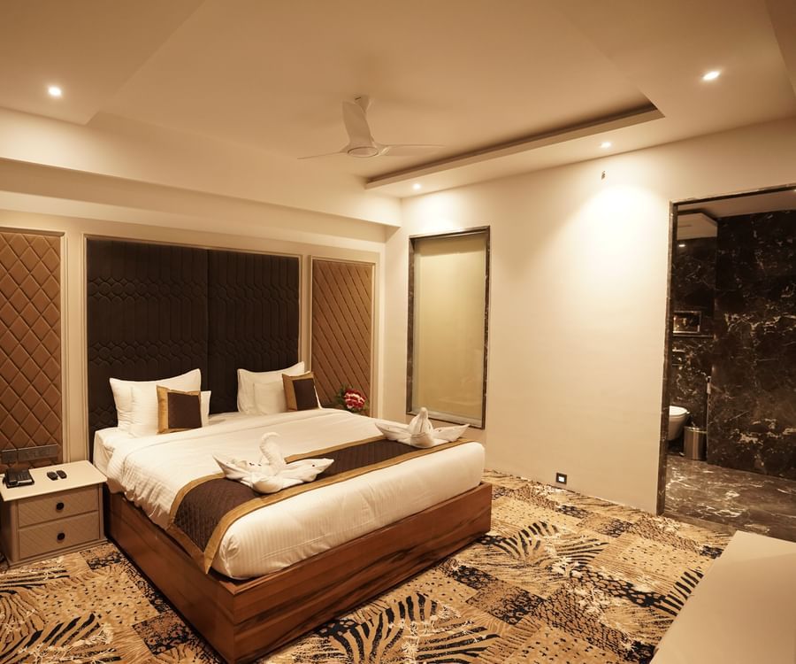 Executive room with king size bed at Classic Sapphire by Ananta