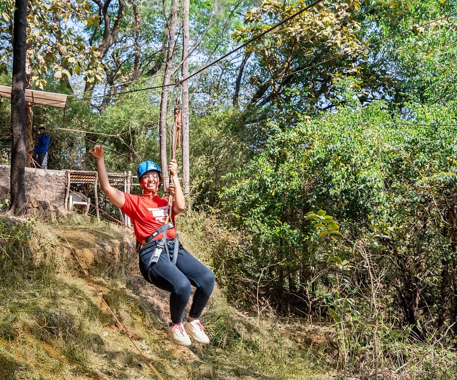 alt-text Zip Lining