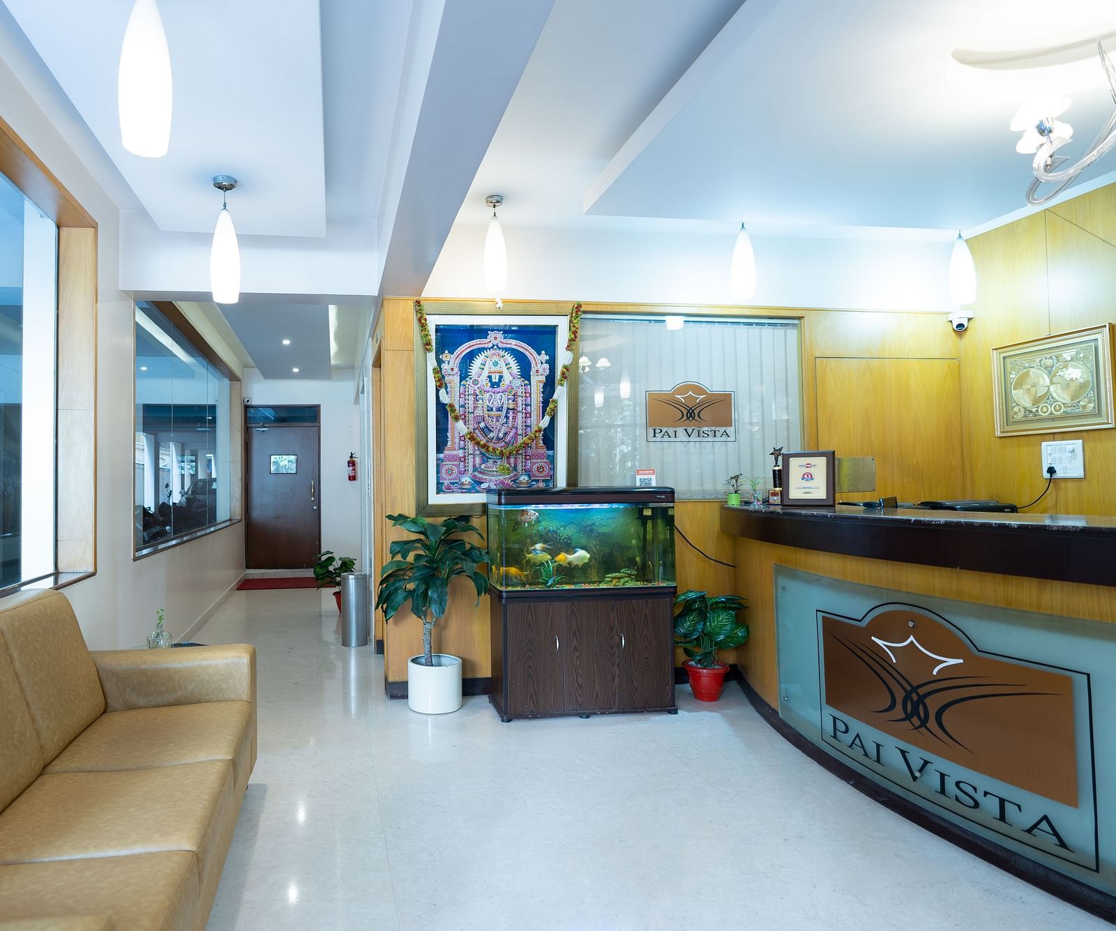 Overview of the lobby with the reception desk in view - Hotel Pai Vista, KR Road