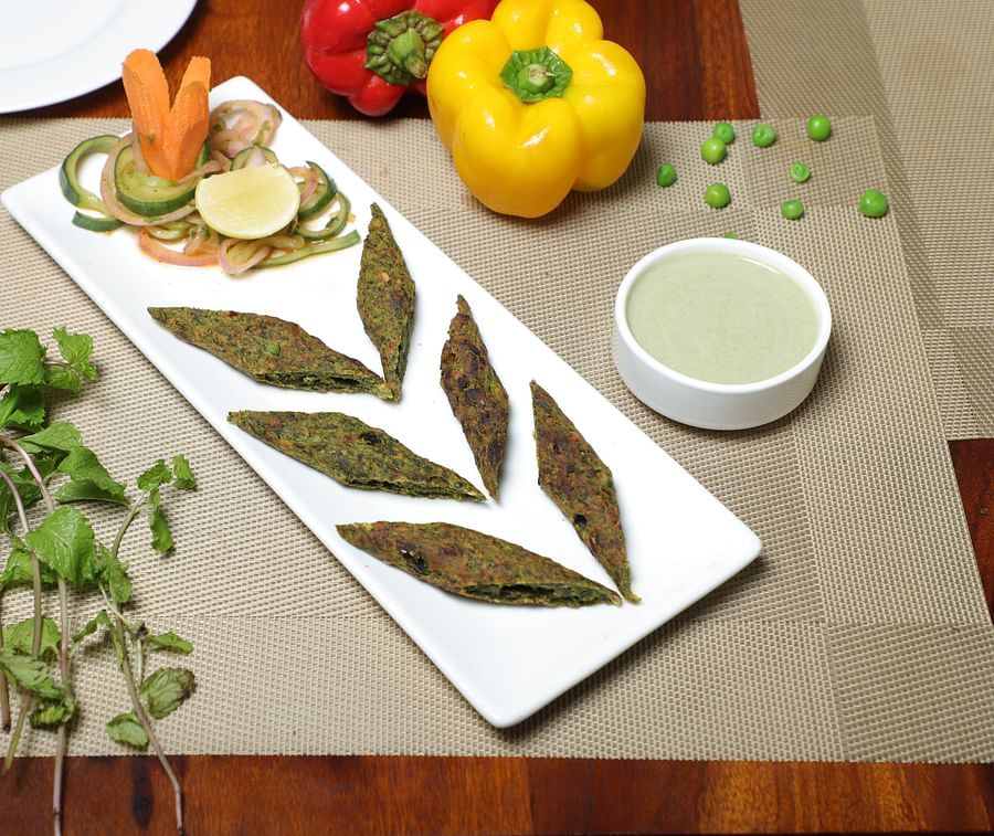 An image of appetisers, served with sauces in a platter, and there are also capsicums and peas on the side at Five Elements Hotel, Jodhpur 