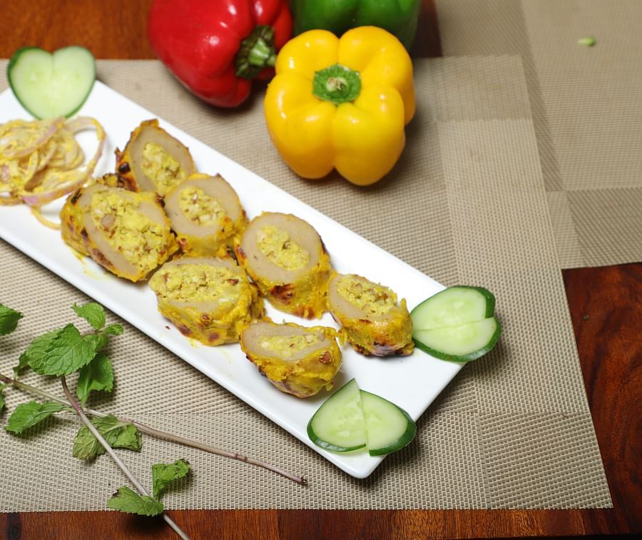 An image of fillings appetisers served with cucumber and sauce in a platter at  the restaurant of Five Elements Hotel, Jodhpur 