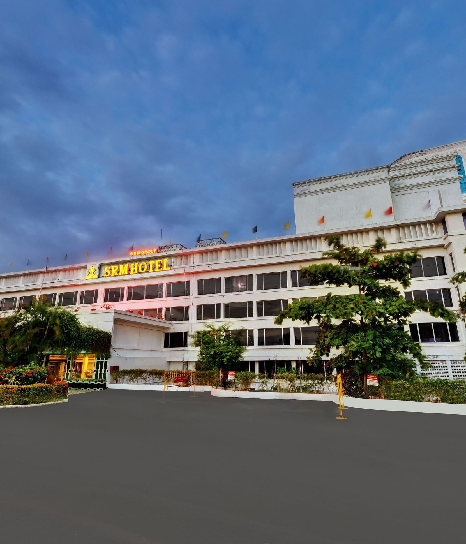 A wide Facade SRM Hotel Chennai Best hotels in Chennai aci1zd (1)