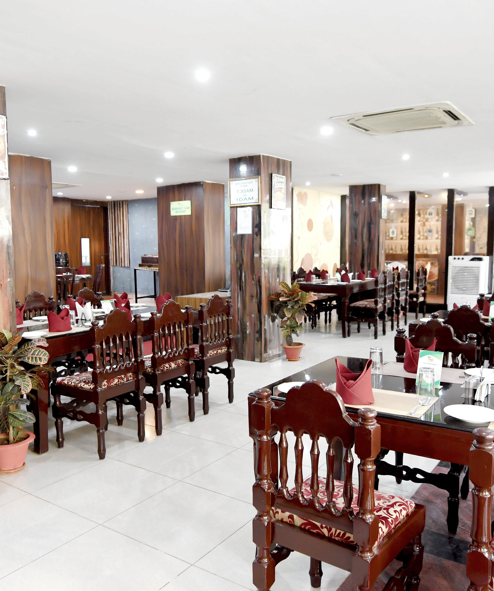 Puri Restaurant at Puri Gopa Hotel