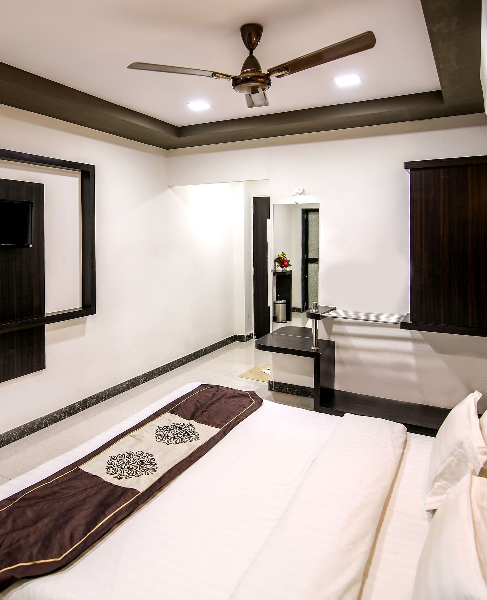 Standard room at Saavaj Resort with a double bed and a wardrobe