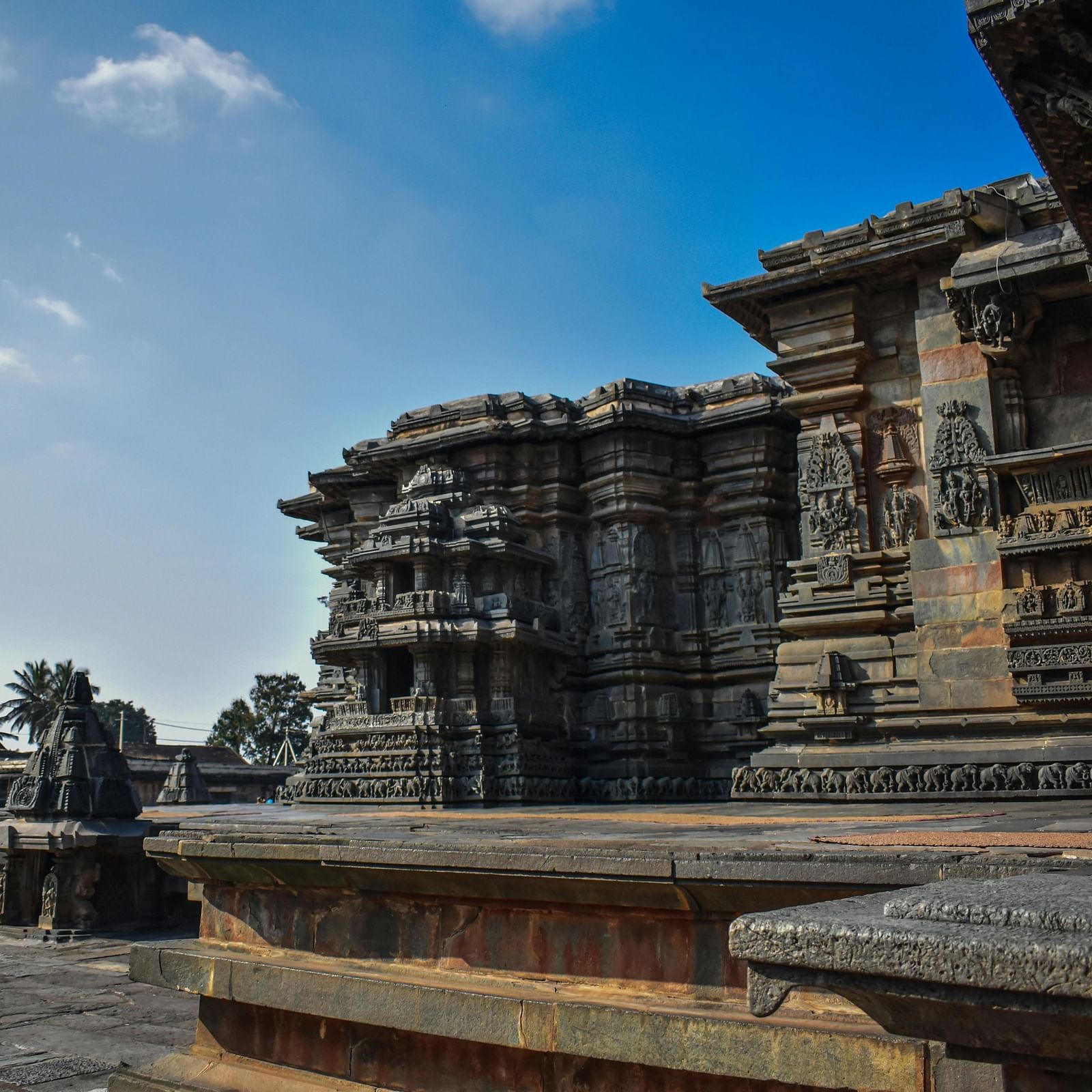 image of Chennakeshava temple with a backdrop of a clear blue sky