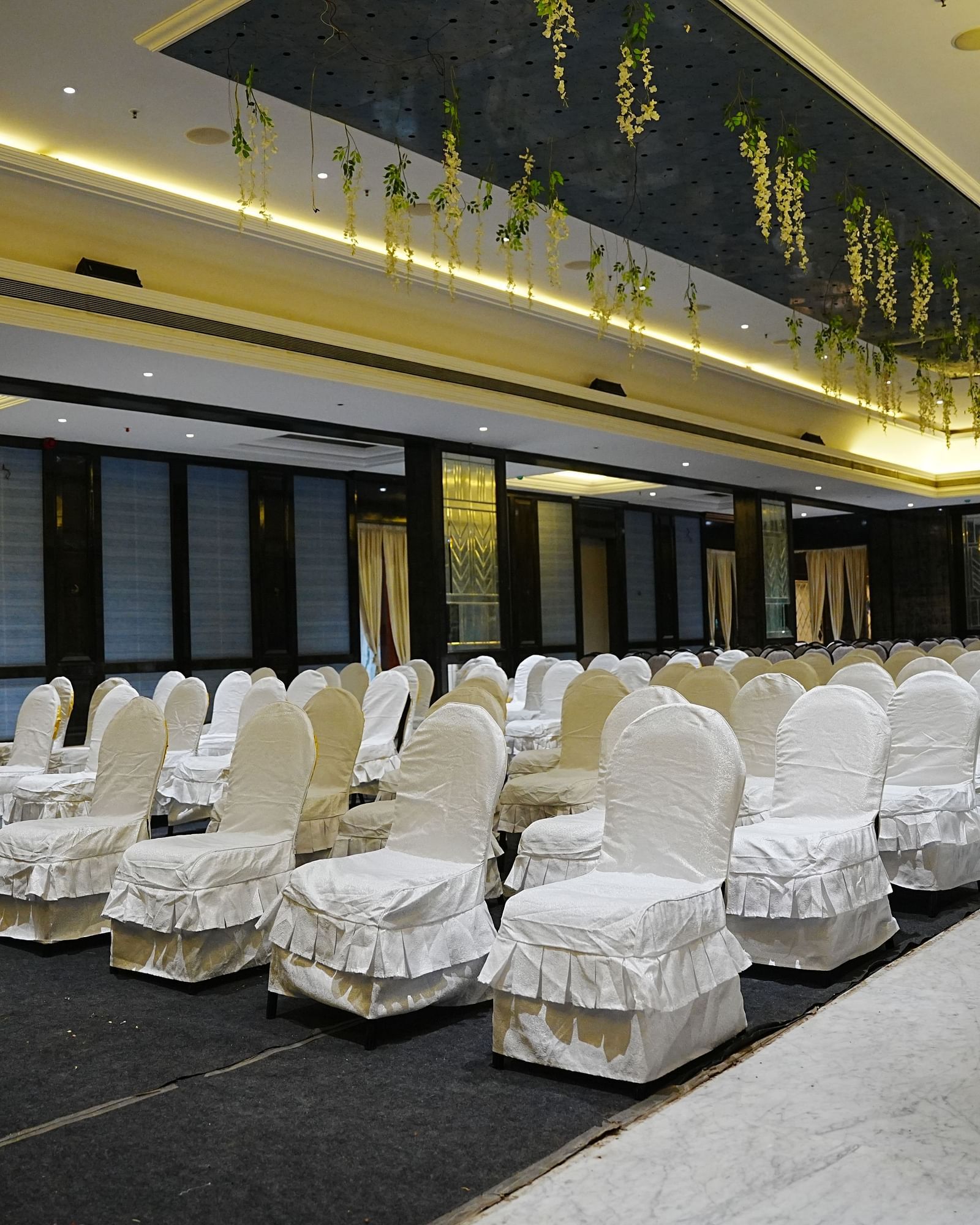 Banquet Hall 8 SIDE VIEW BANQUET 