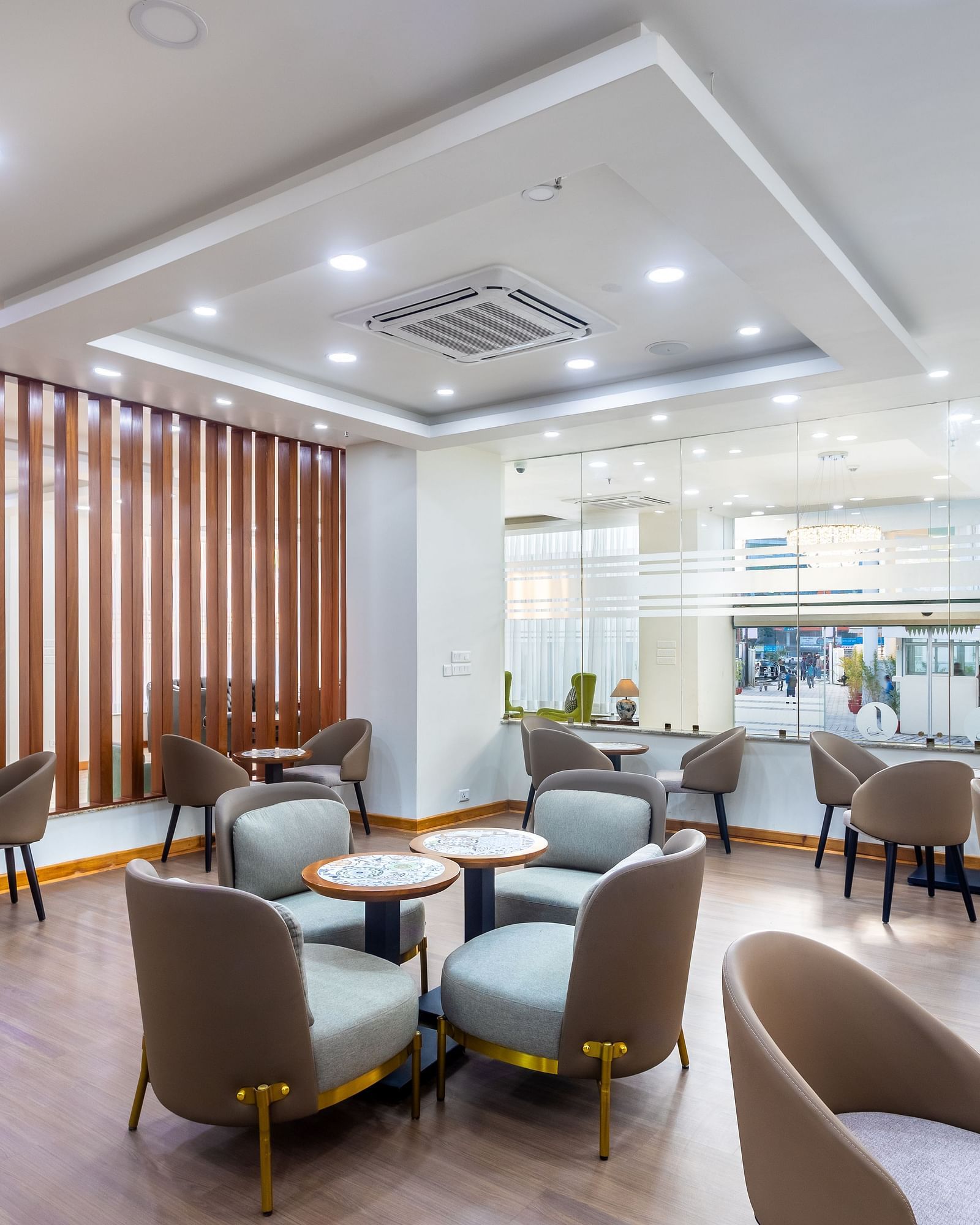 L cafe image number 6
