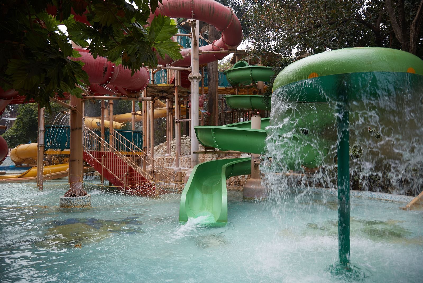 An image of the Turbo Thriller at Water Kingdom where water is splashing