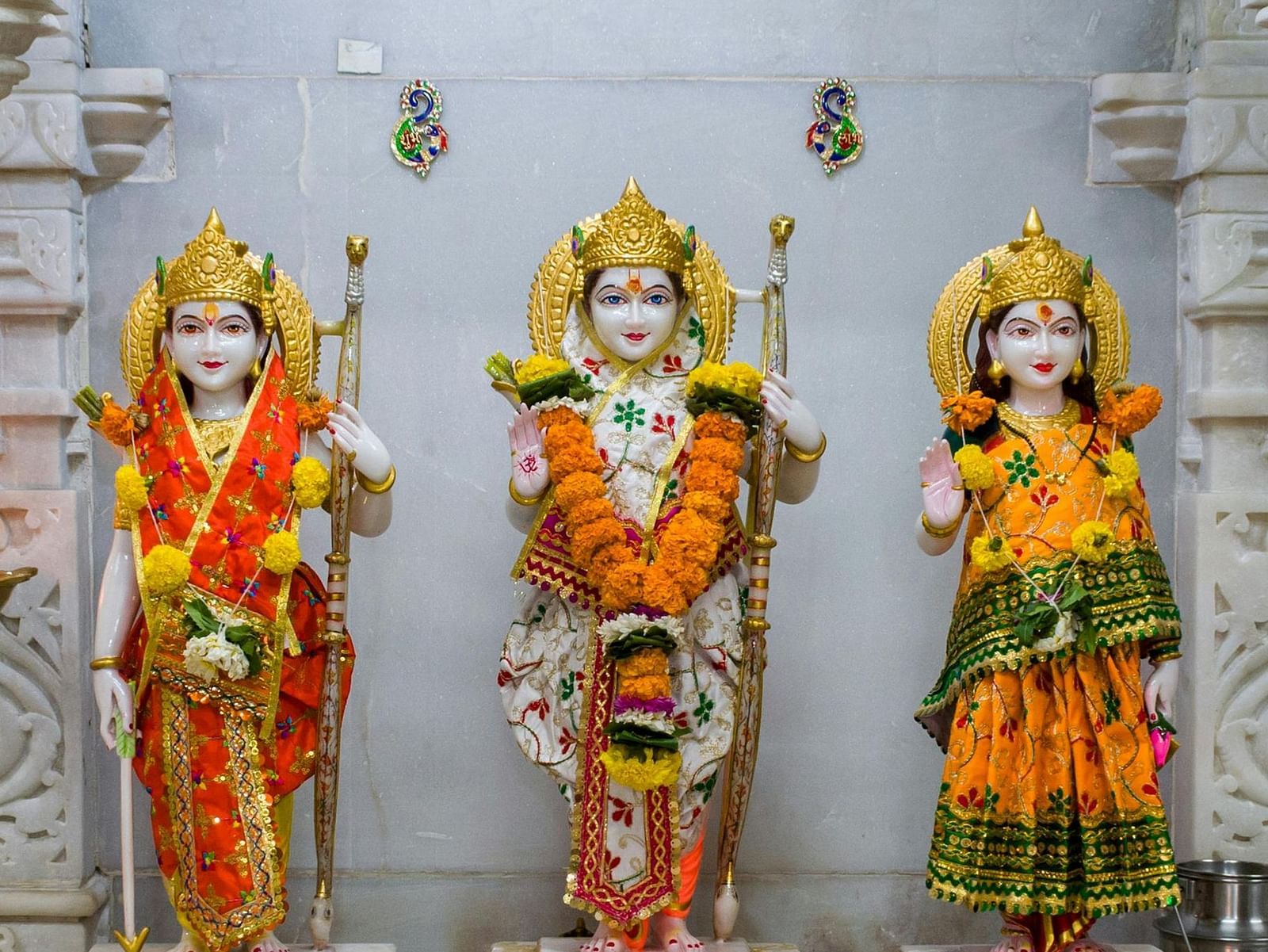 An image of the wide angle view of the lord lakshman, sita and ram