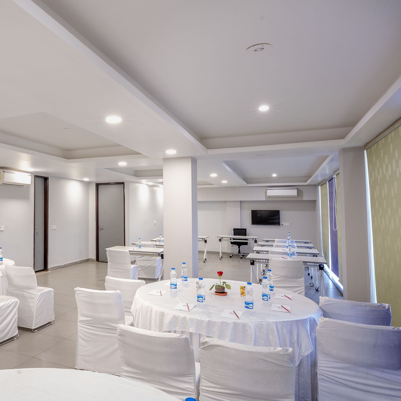 An image of a conference hall | Inde Hotel Golf Course Extension