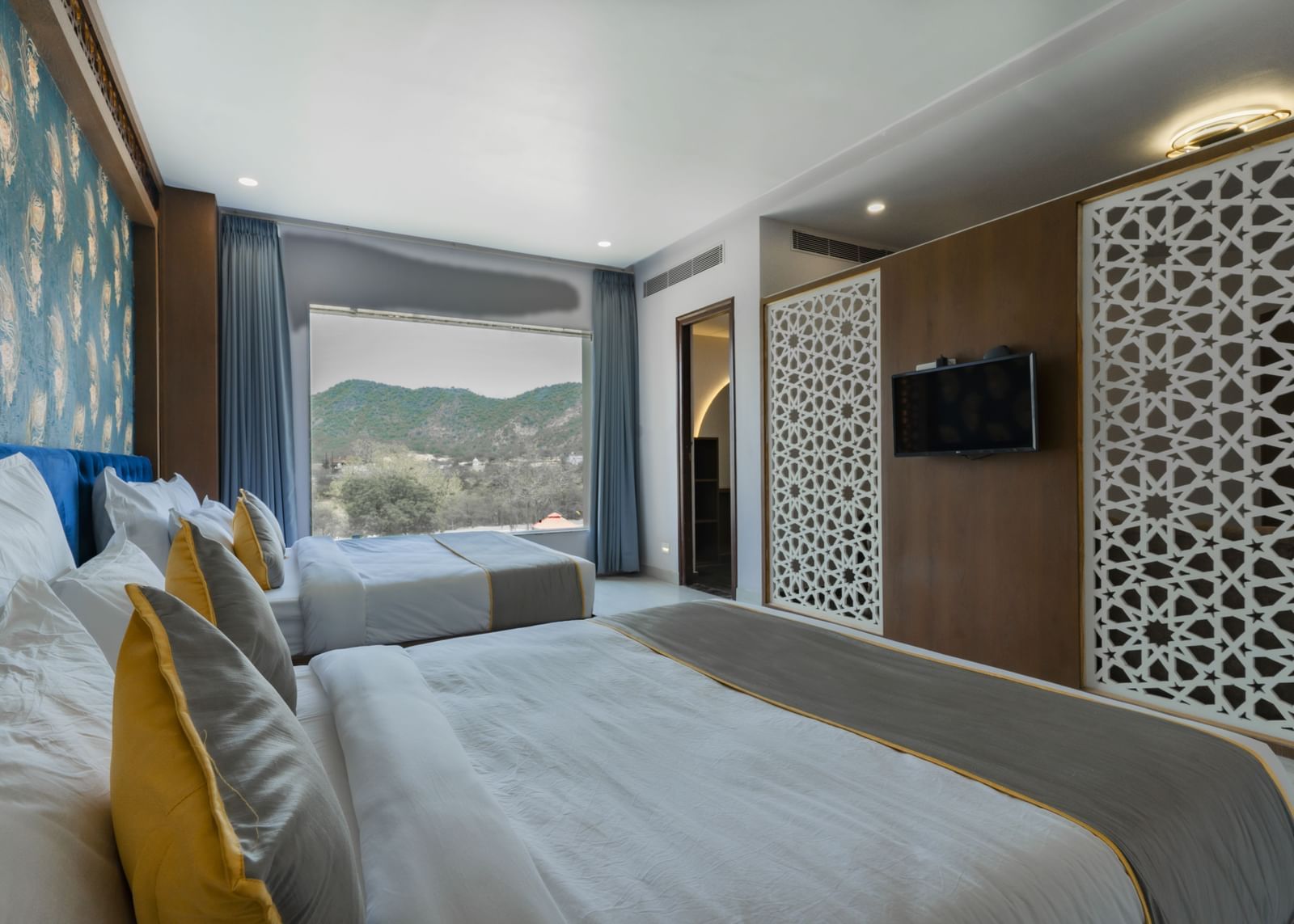 Suites with Bathtub2