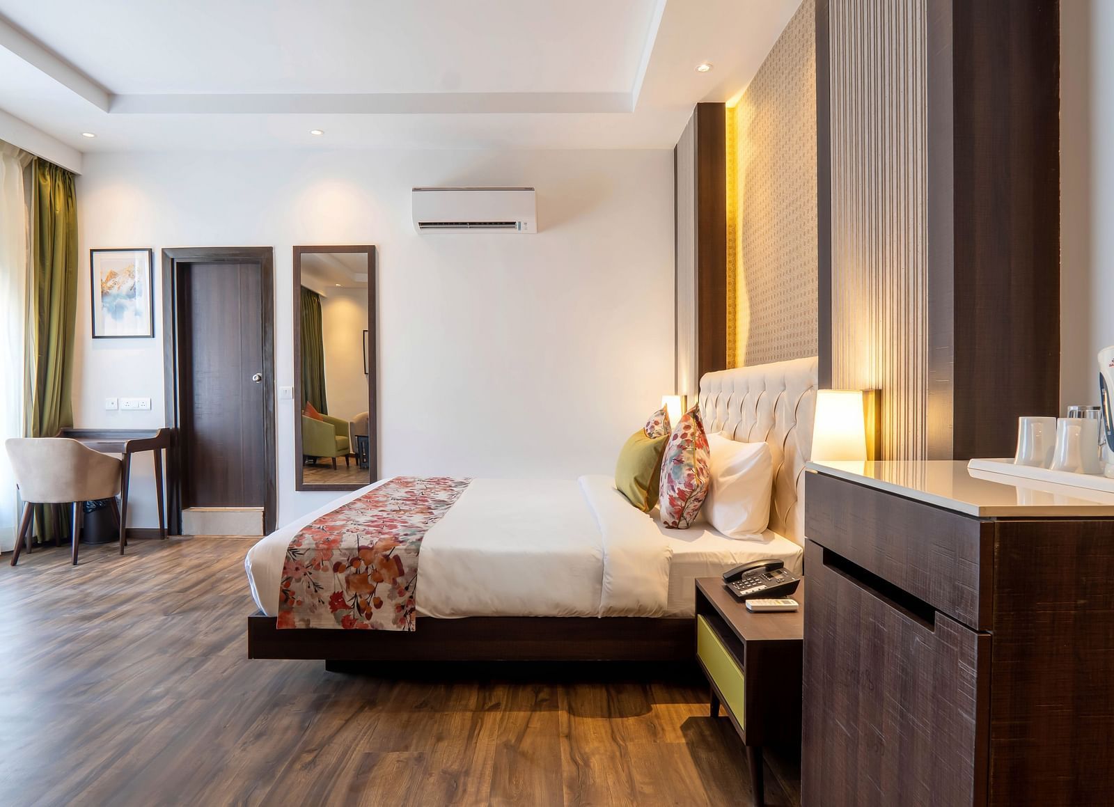 Premium Rooms with Lake View at Hotel Le ROI Lake View Koti with a beautiful view from the window next to the plush bed5