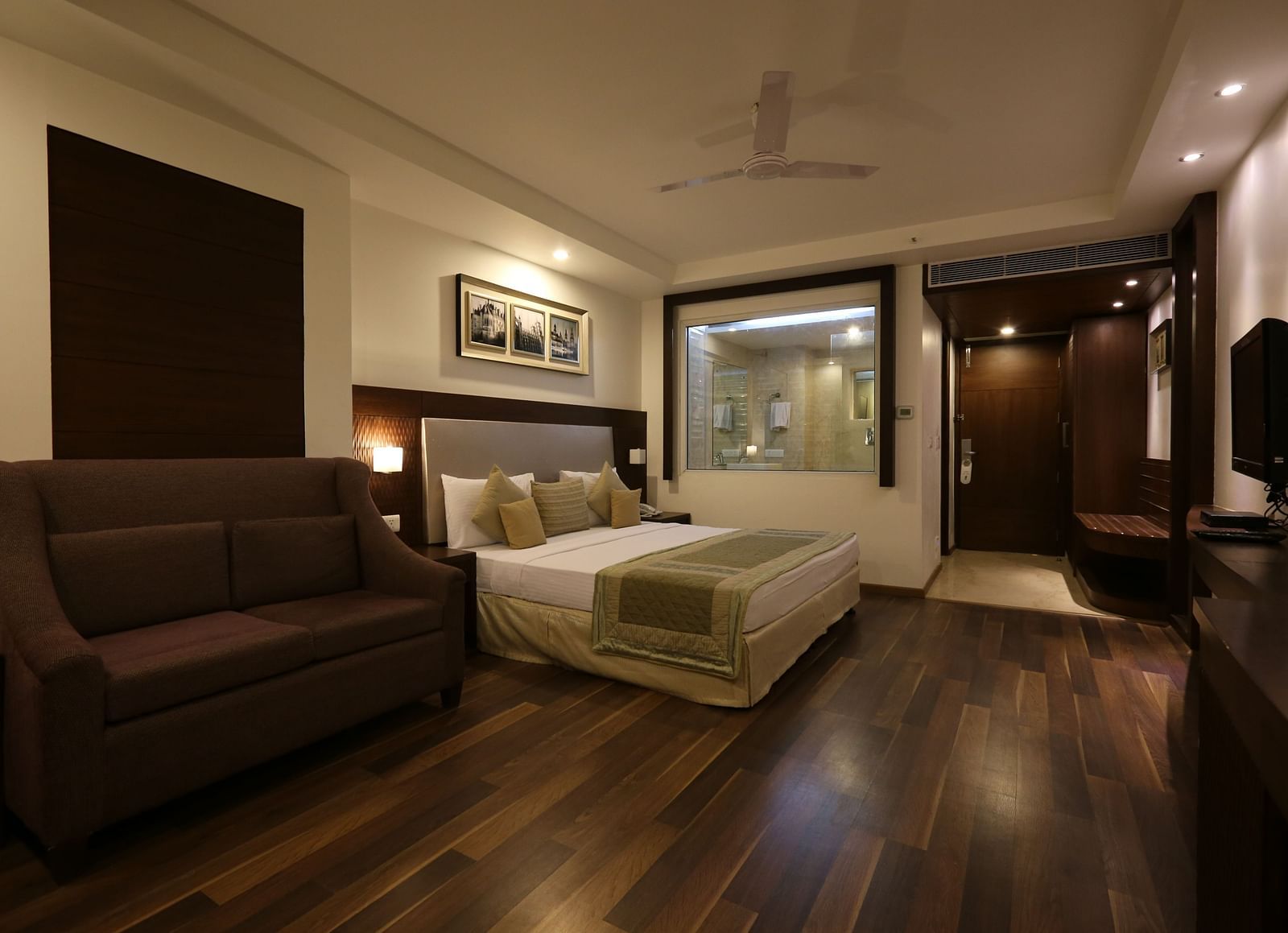 exectuive room 1