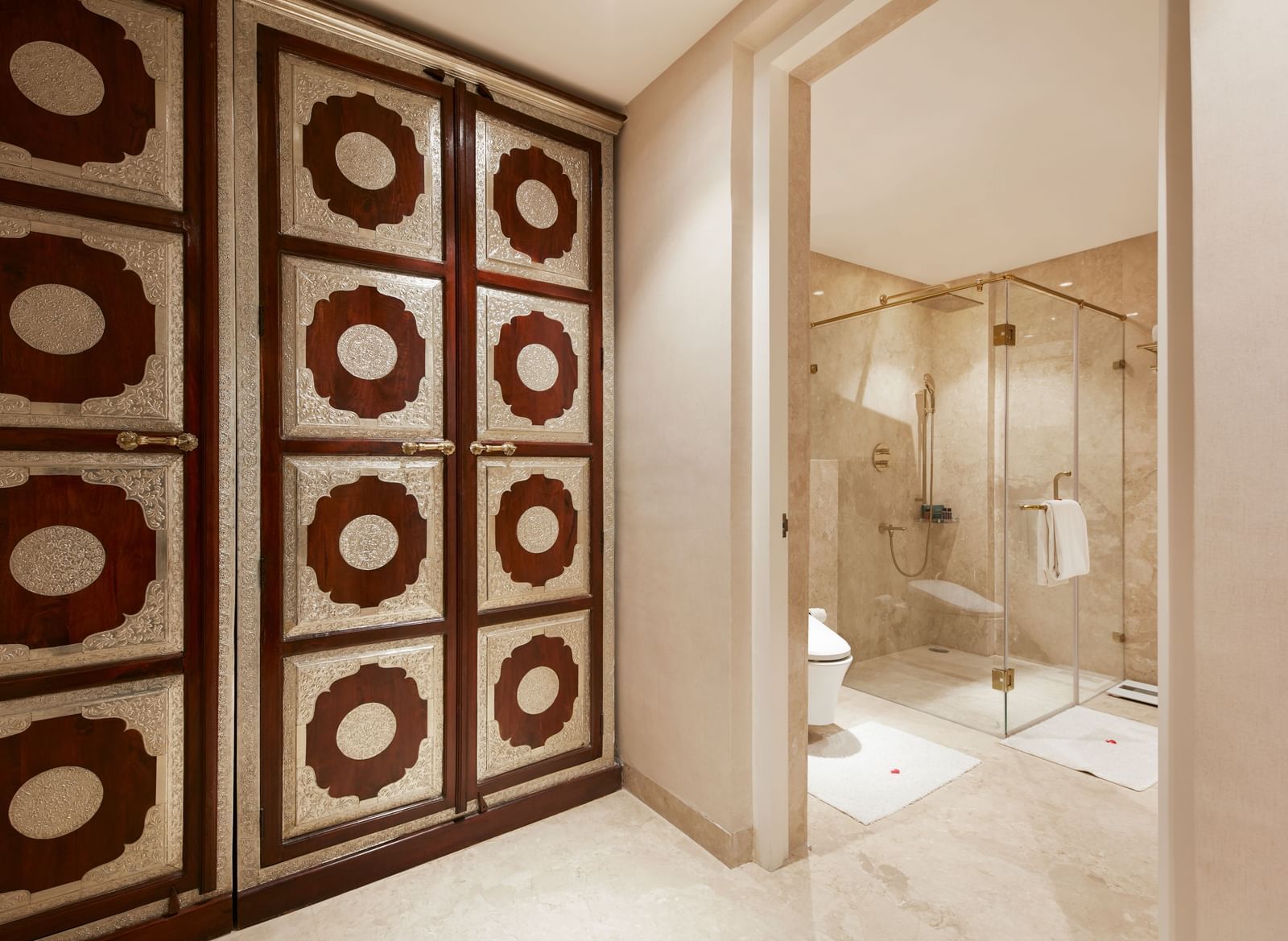 A hallway with intricate geometric decor and a luxurious vanity area - Kaldan Samudhra