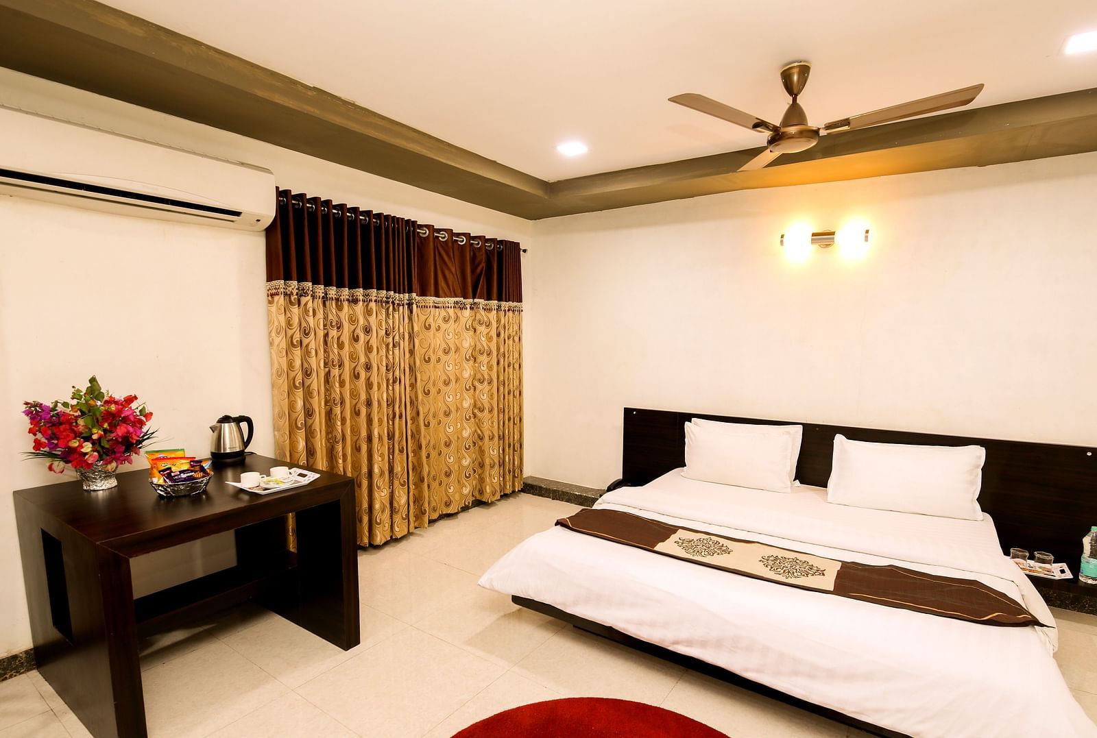 A room with with a double bed and work desk at Saavaj Resort